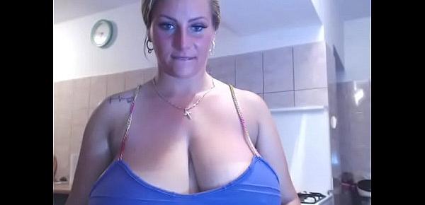  Mom showing big tits on webcam